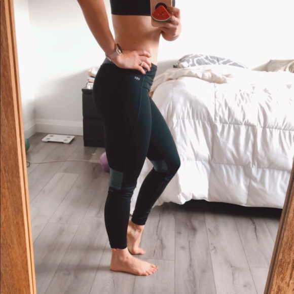 Victoria’s Secret Shiny Panel Leggings - Picture 3 of 14